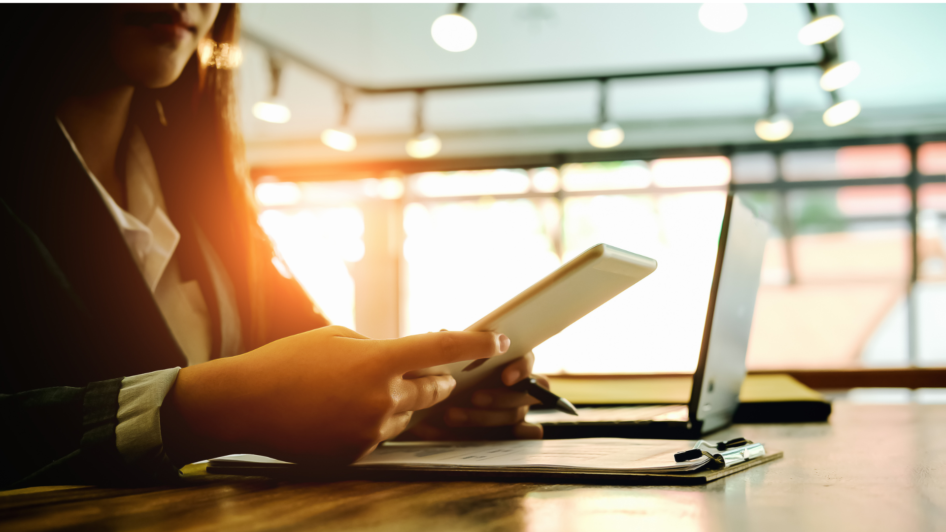 Lady working on hybrid working policy